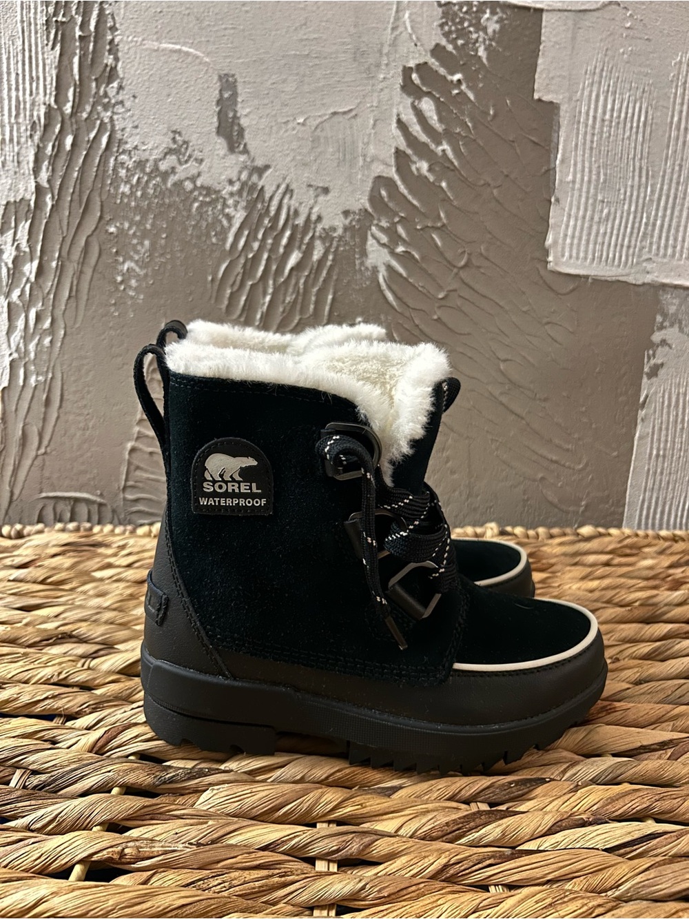 New Sorel Women’s Black Waterproof Winter Boots with Faux Fur Size 5
